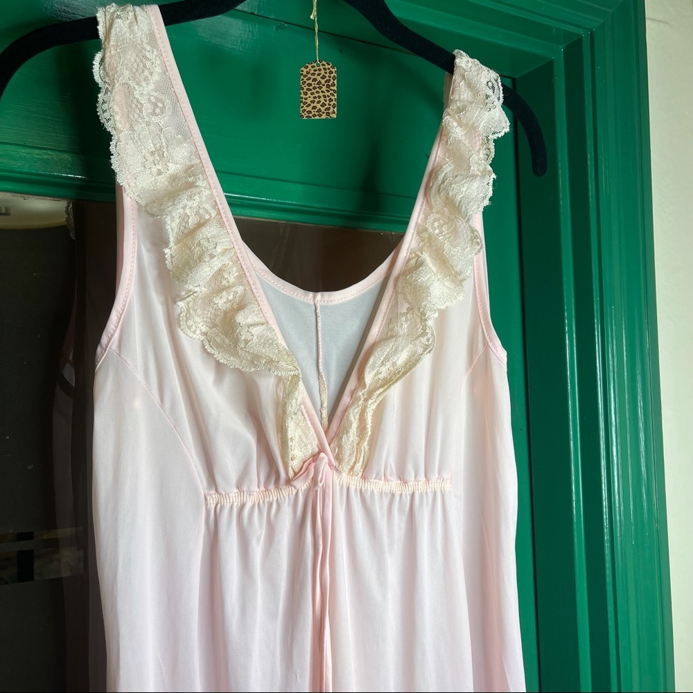 Vintage Lace Night Dress in Baby Pink 💗